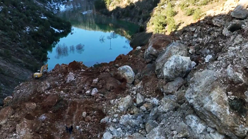 Deprem dağları birleştirdi: Yapay göl oluştu