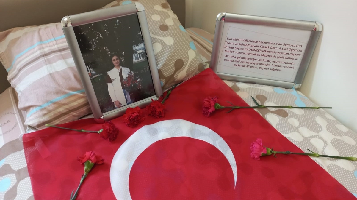 Cumhurbakan Erdoan, depremde hayatn kaybeden eyma'nn annesiyle grt