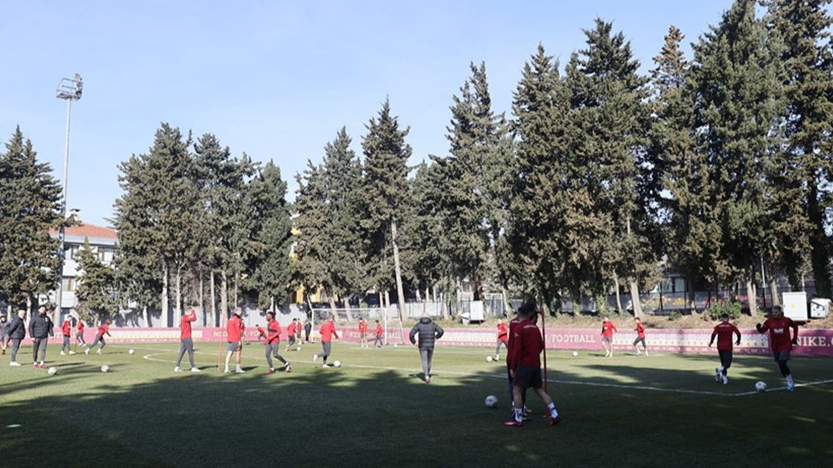 Galatasaray'n kamp kadrosu akland! Nicolo Zaniolo ve Sam Adekugbe...