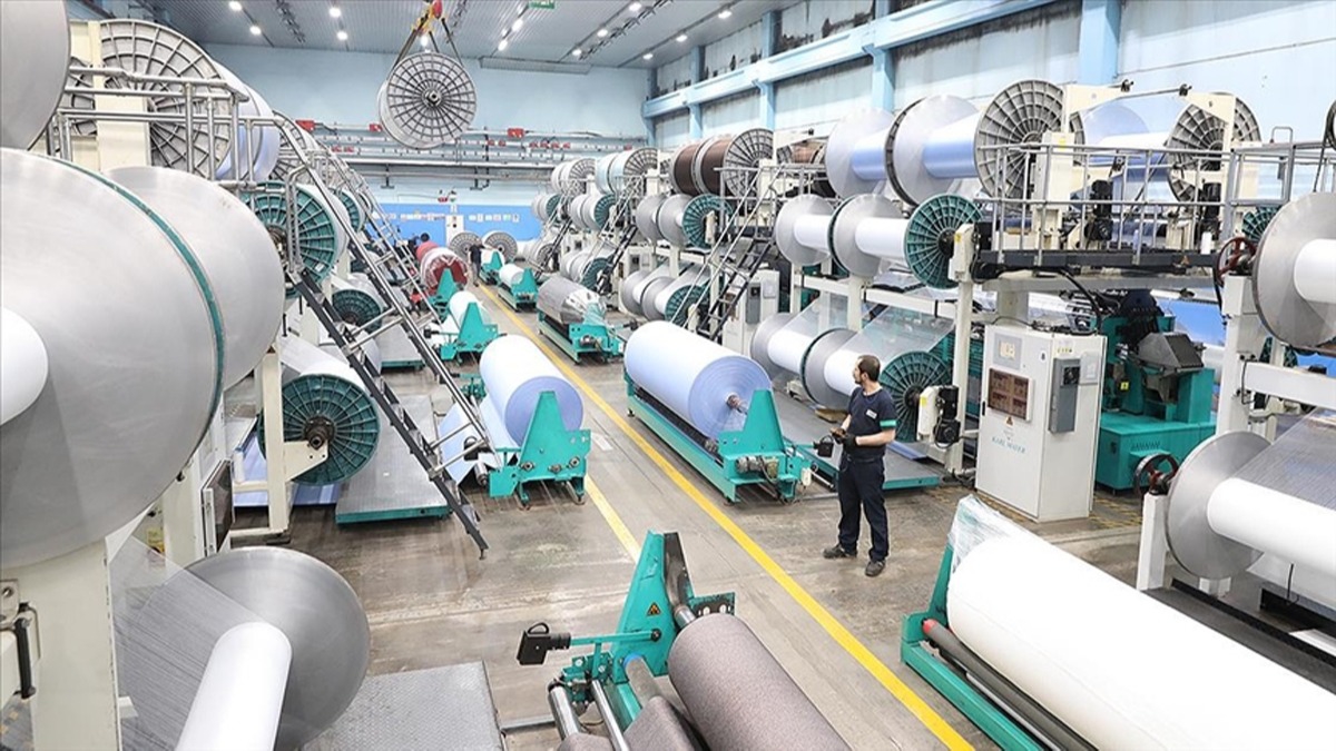 Uak'taki tekstil fabrikalarndan deprem blgesine destek: 1.5 milyon battaniye