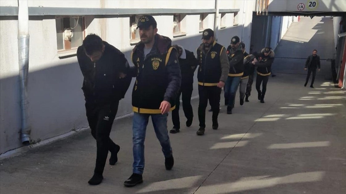 Adana'da operasyon: Depremzedelerin malzemelerini alan hrszlar tutukland