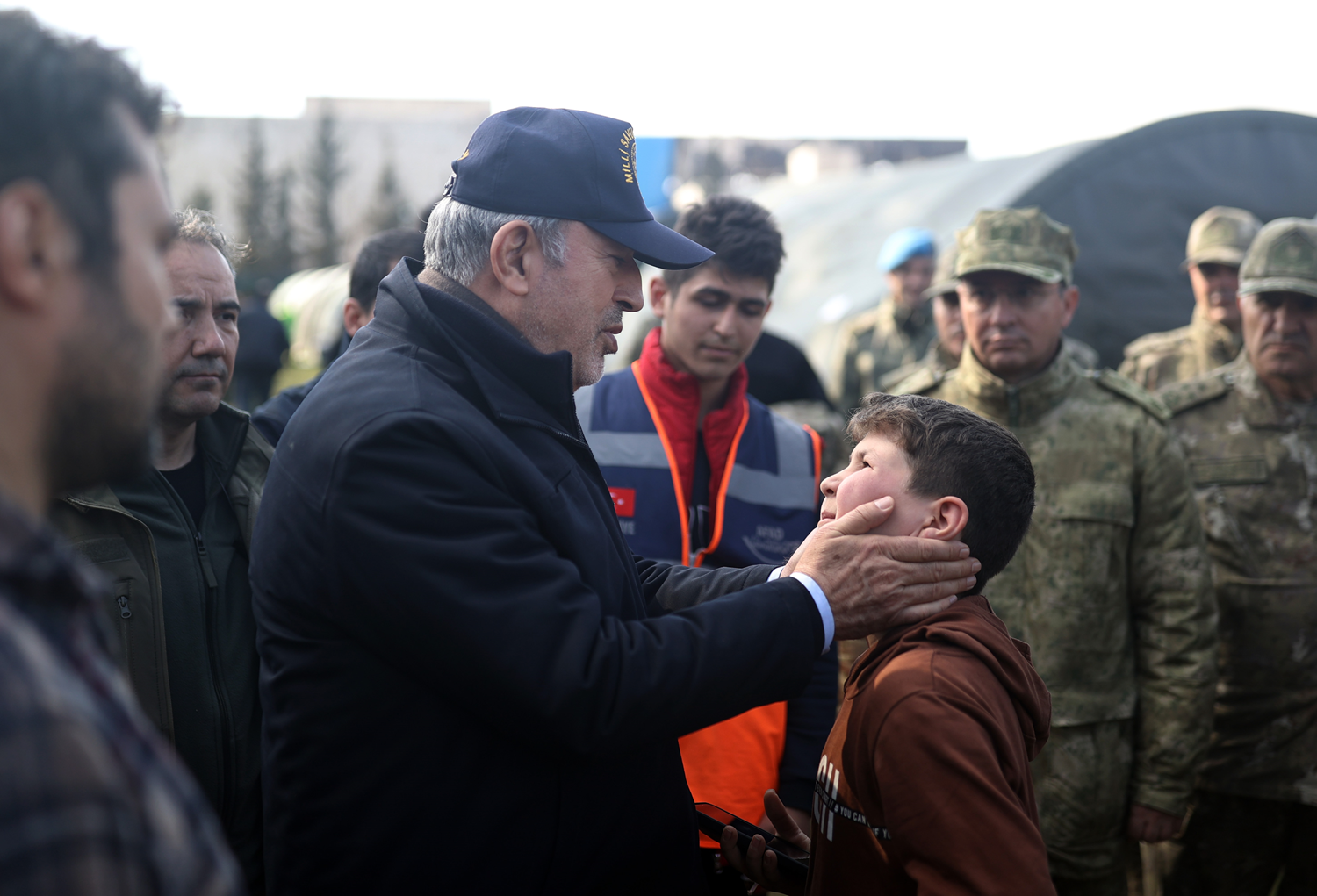 Bakan Akar'dan �ad�r kentte kurulan Mehmet�ik Okulu'na ziyaret