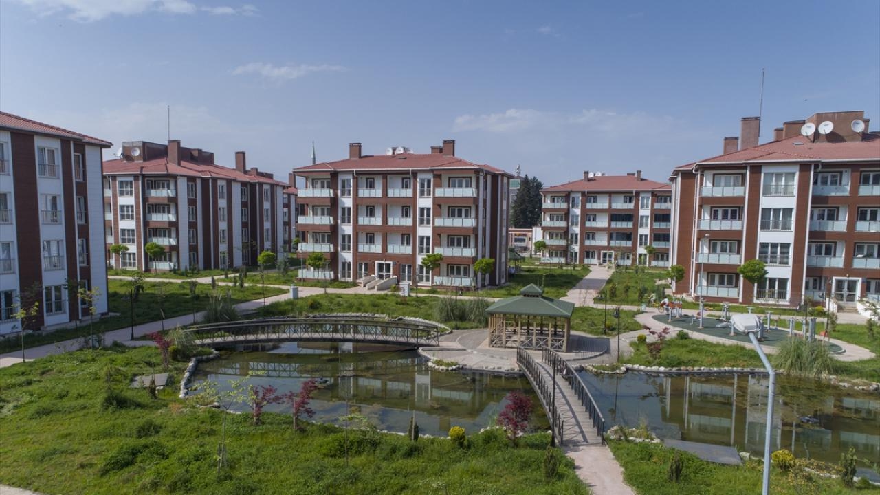 Depremde perde kolon, t�nel kal�p ve radye temel hayat kurtard�