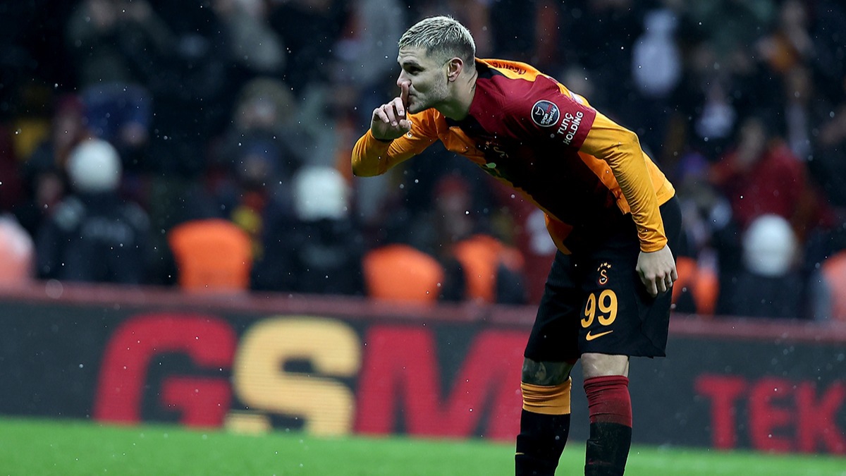 Galatasaray'a kt haber! Mauro Icardi iin PSG ile grtler