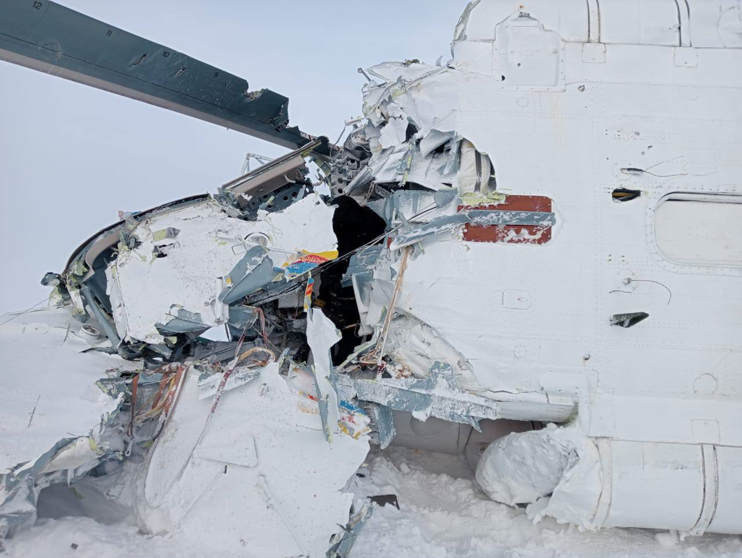 Kazakistan'da helikopterin sert ini yapmas sonucu 4 kii ld