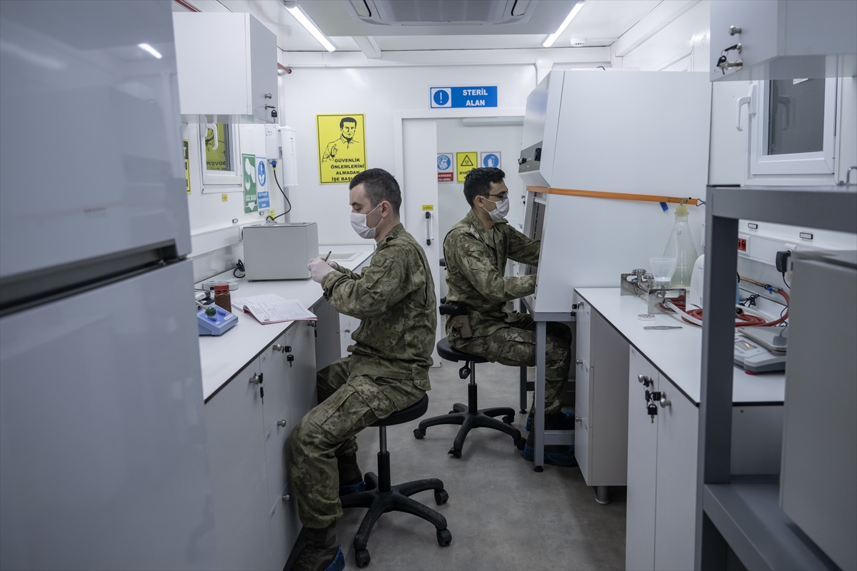 TSK'n�n mobil laboratuvarlar� deprem b�lgesinde