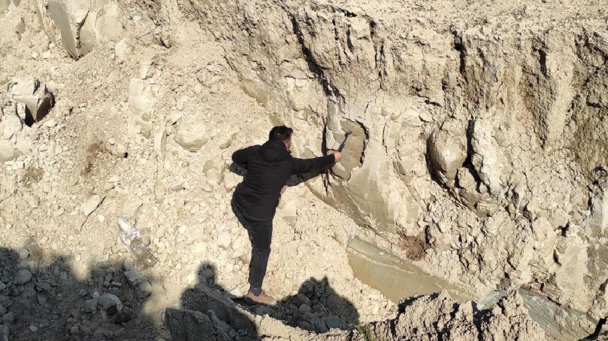 Deprem b�lgesinde de�i�ik k�tle hareketleri tespit edildi