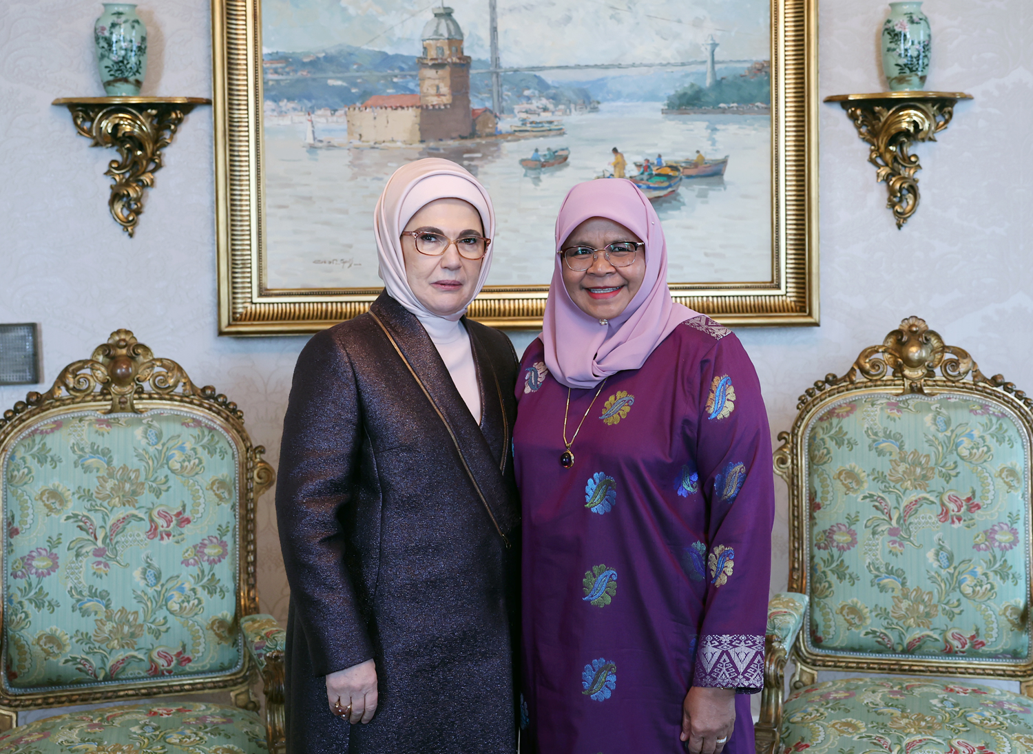 Emine Erdo�an, BM Habitat �cra Direkt�r� Sharif ile bir araya geldi