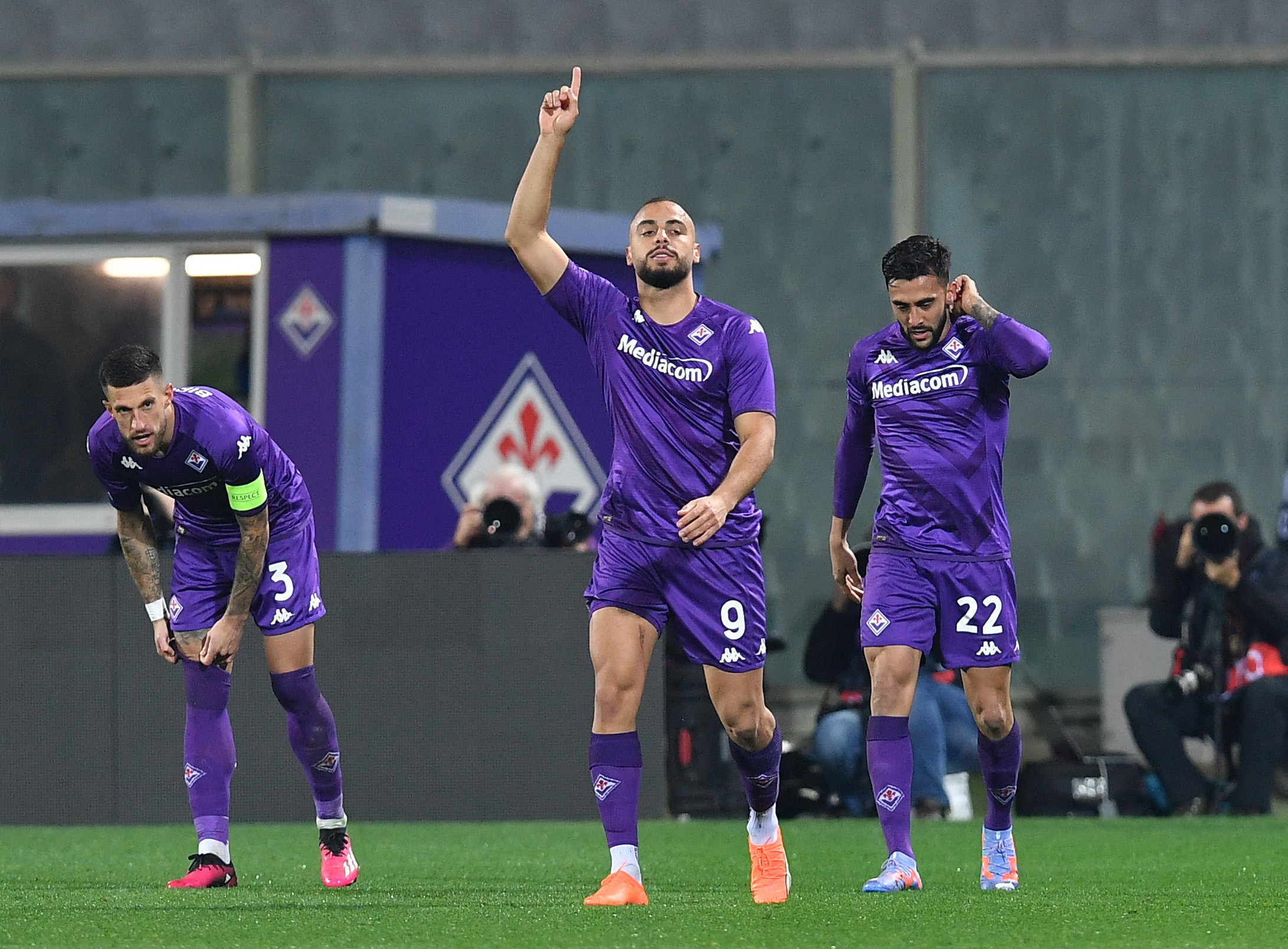 Fiorentina evinde 3 golle turlad�