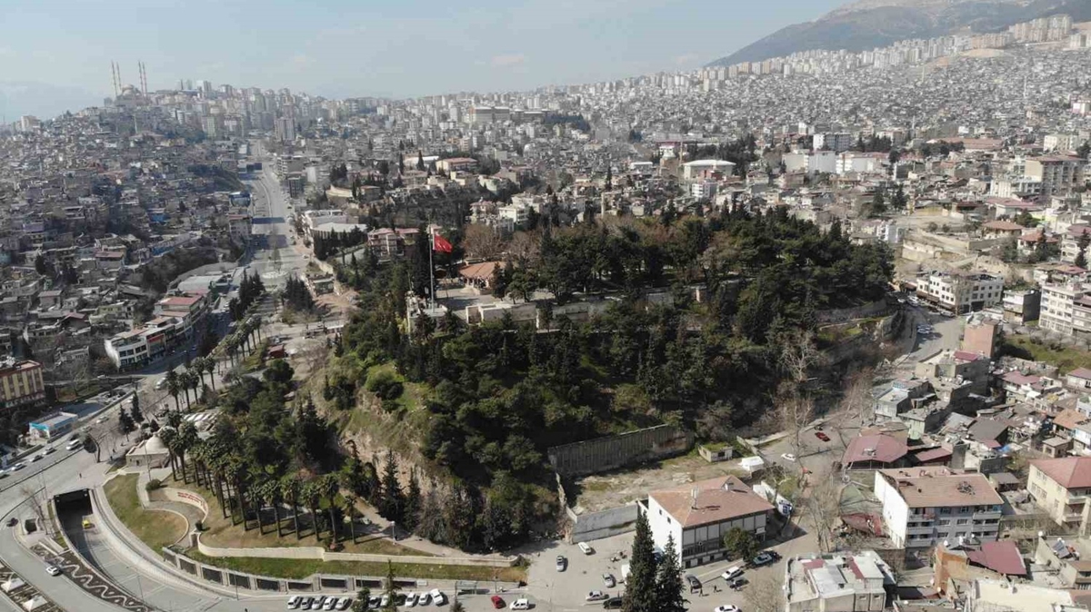 Tarihi Kahramanmara Kalesi depremde ayakta kald