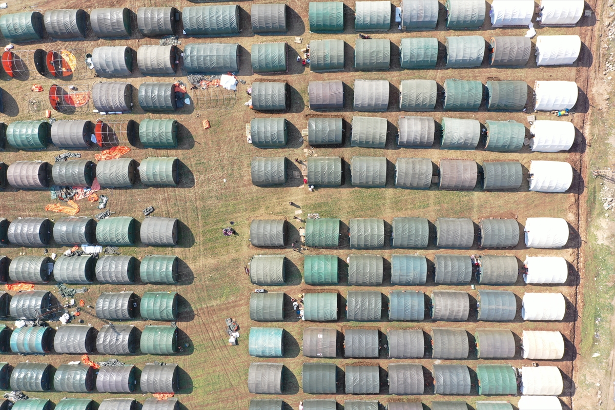 Komandolar Ad�yaman'da 35 bin metrekare alana �ad�r kent kuruyor