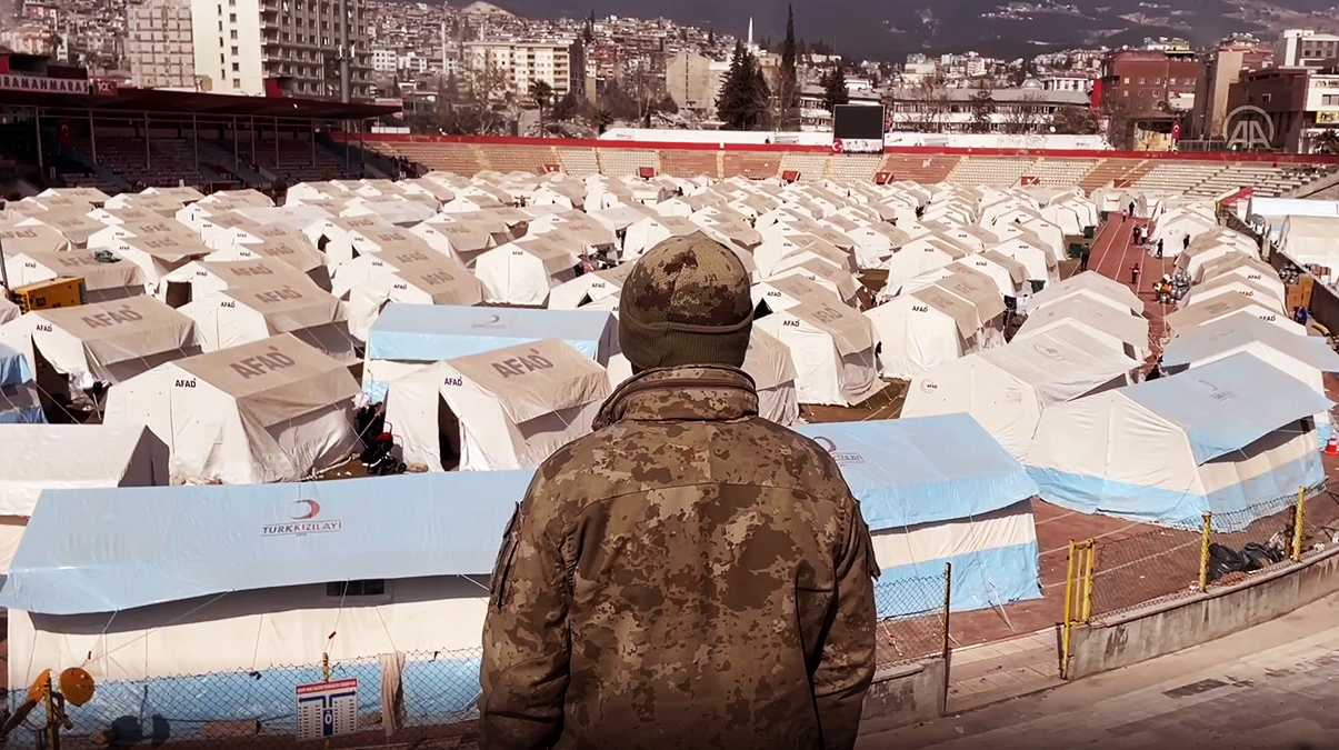 TSK'n�n 'alev g�zc�leri' �ad�r kentte yang�n riskine kar�� 24 saat n�bet tutuyor