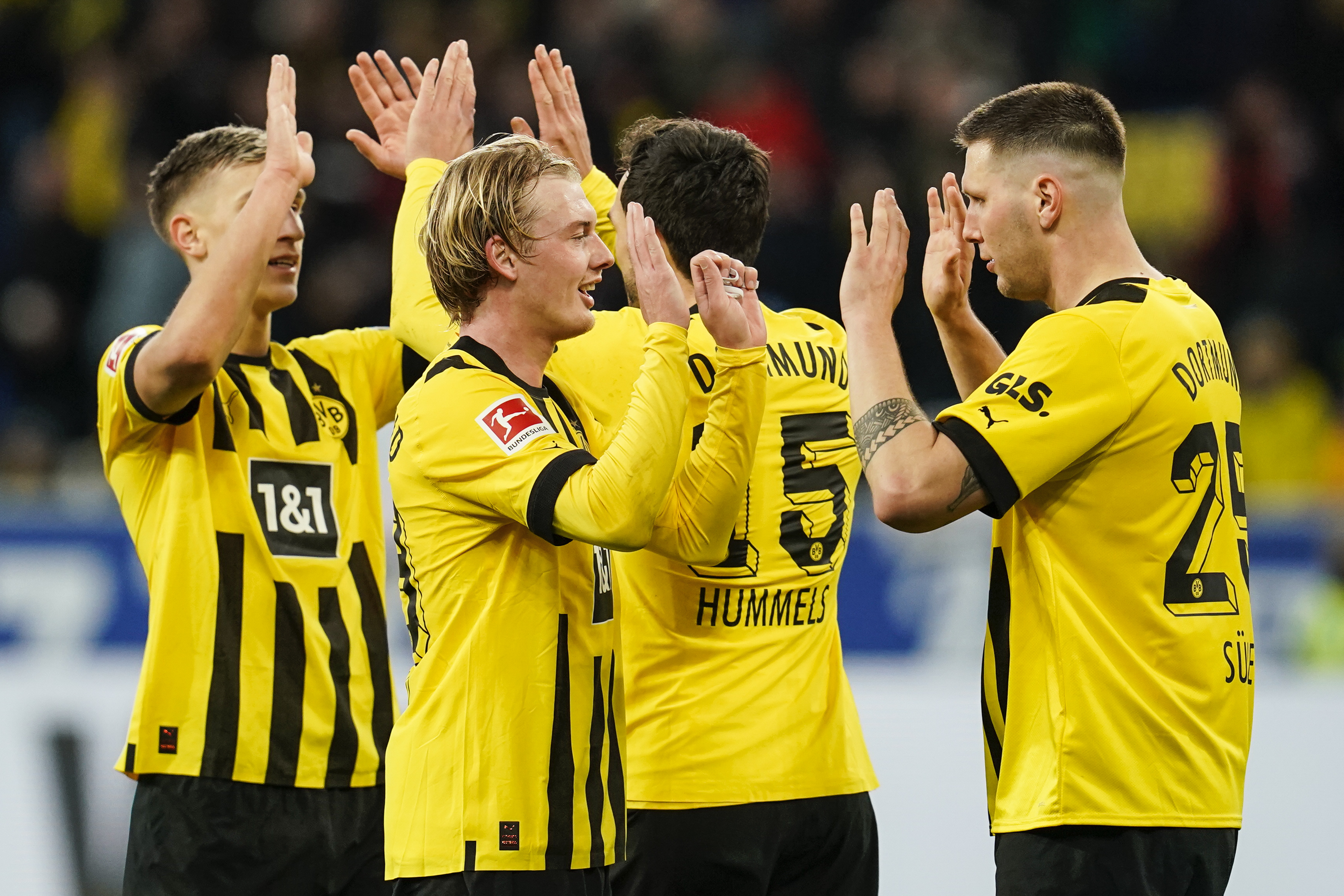 Borussia Dortmund deplasmanda 3 puan� 1 golle ald�