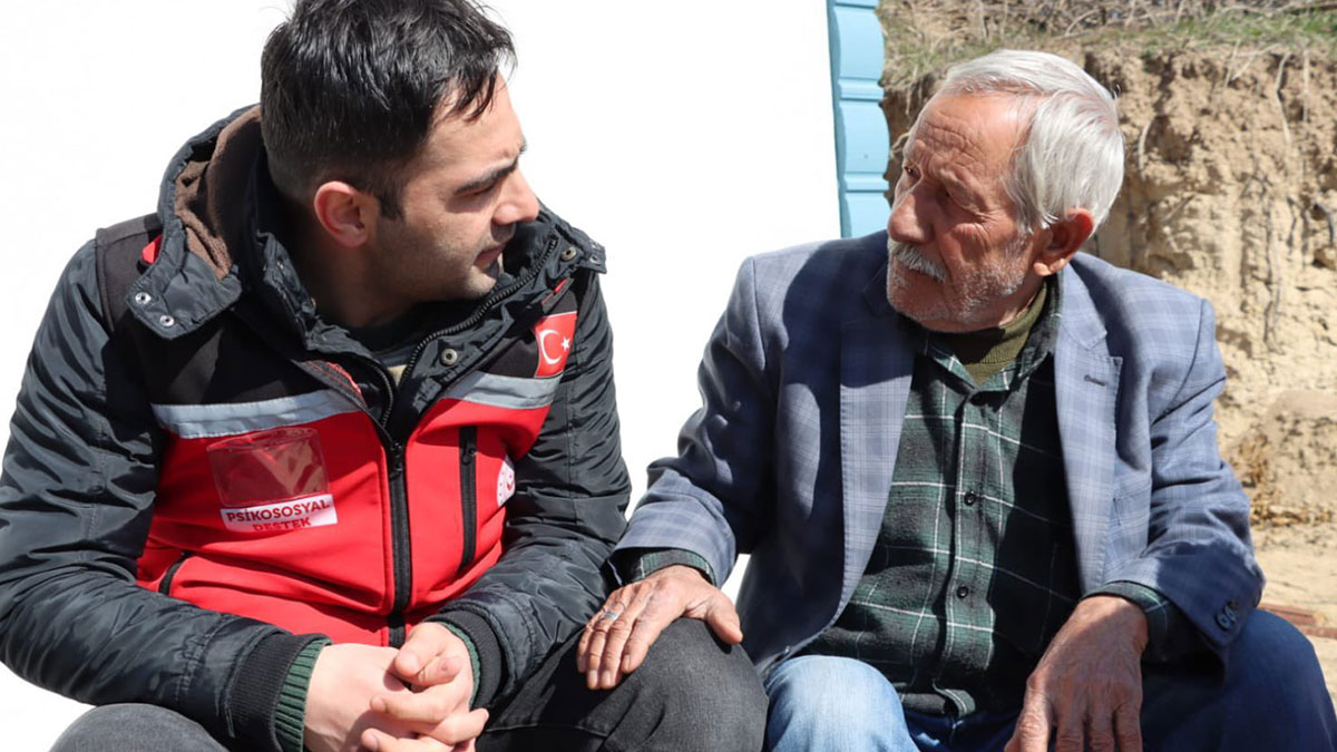 Psikososyal destek g�revlileri deprem b�lgesinde hizmet veriyor