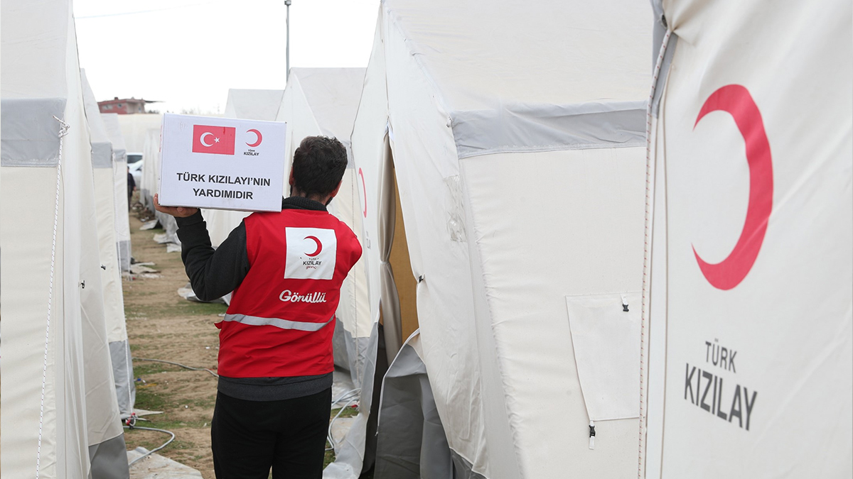 T�rk K�z�lay'dan depremzedelere 1 milyon hijyen seti