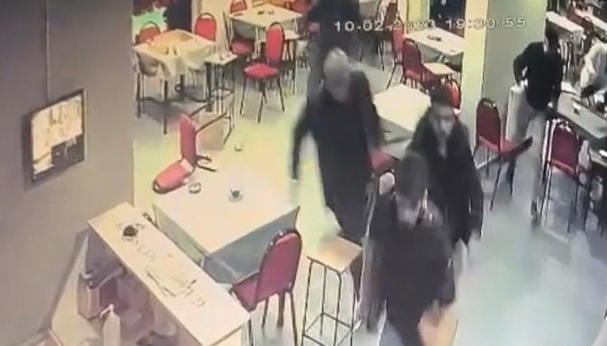 Ba�� d�nen ki�i k�raathaneyi birbirine katt�!