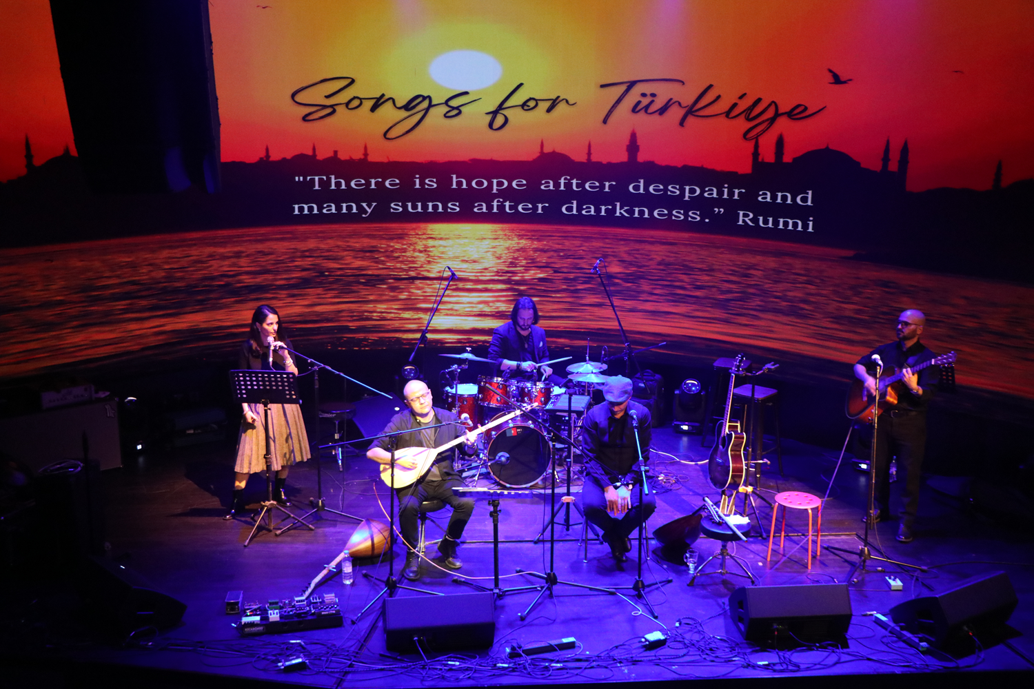 �in'in ba�kenti Pekin'de 'Mara�'tan Bir Haber Geldi' t�rk�s� seslendirildi