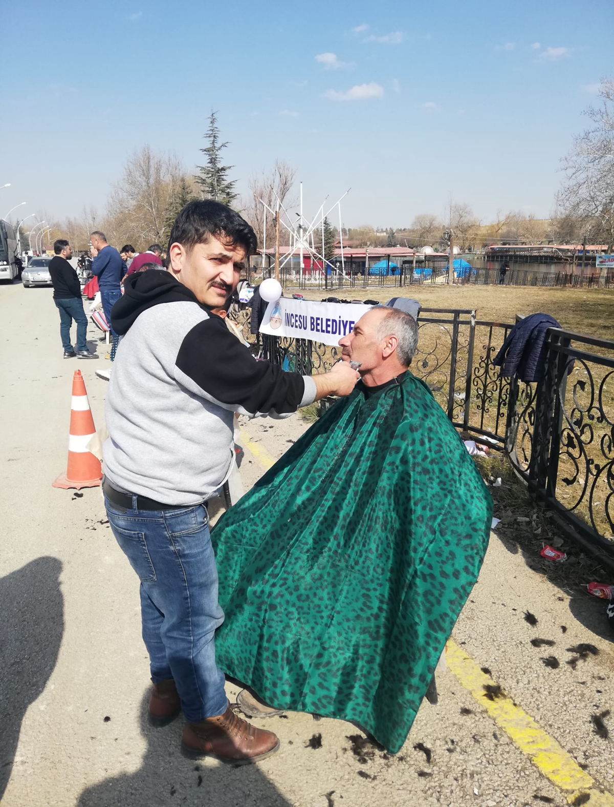 G�n�ll� 128 berber, Elbistan'da �cretsiz hizmet veriyor