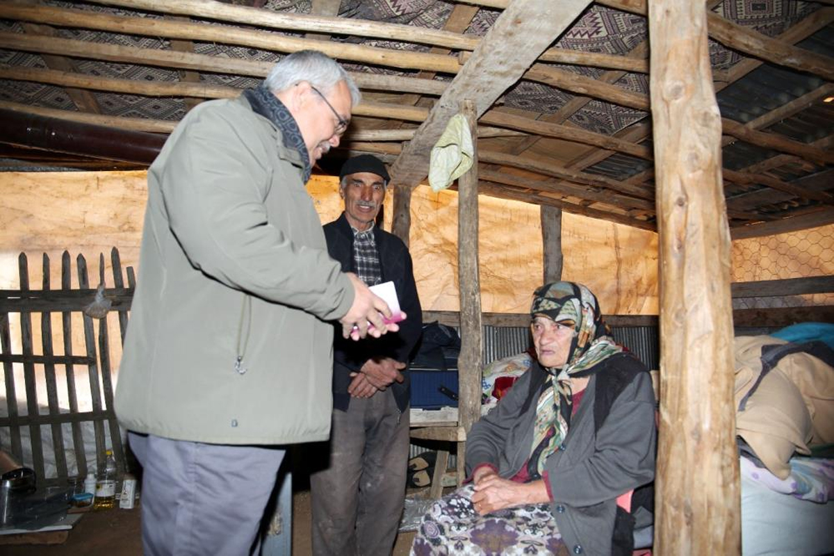 Depremzede Elif nine pasaportuna kavu�tu