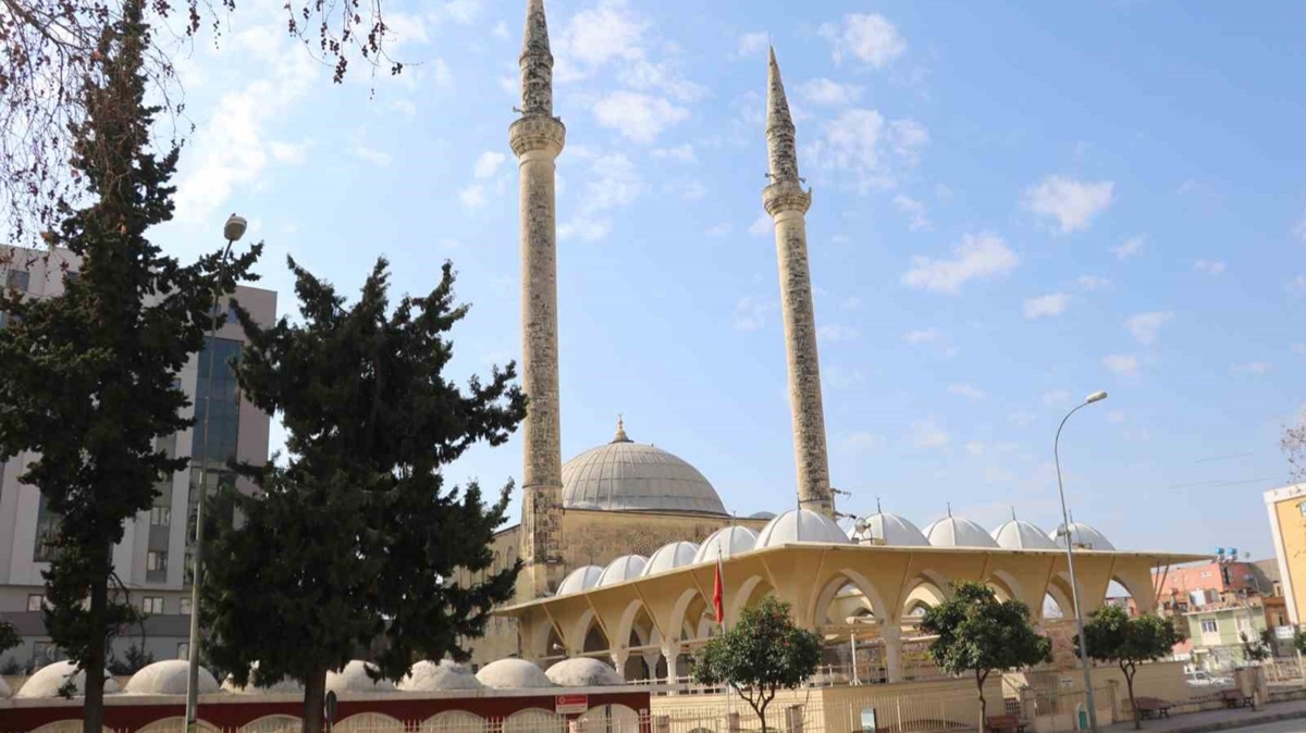 Depremden etkilenen Adana'da 150 cami minaresi ar hasar ald