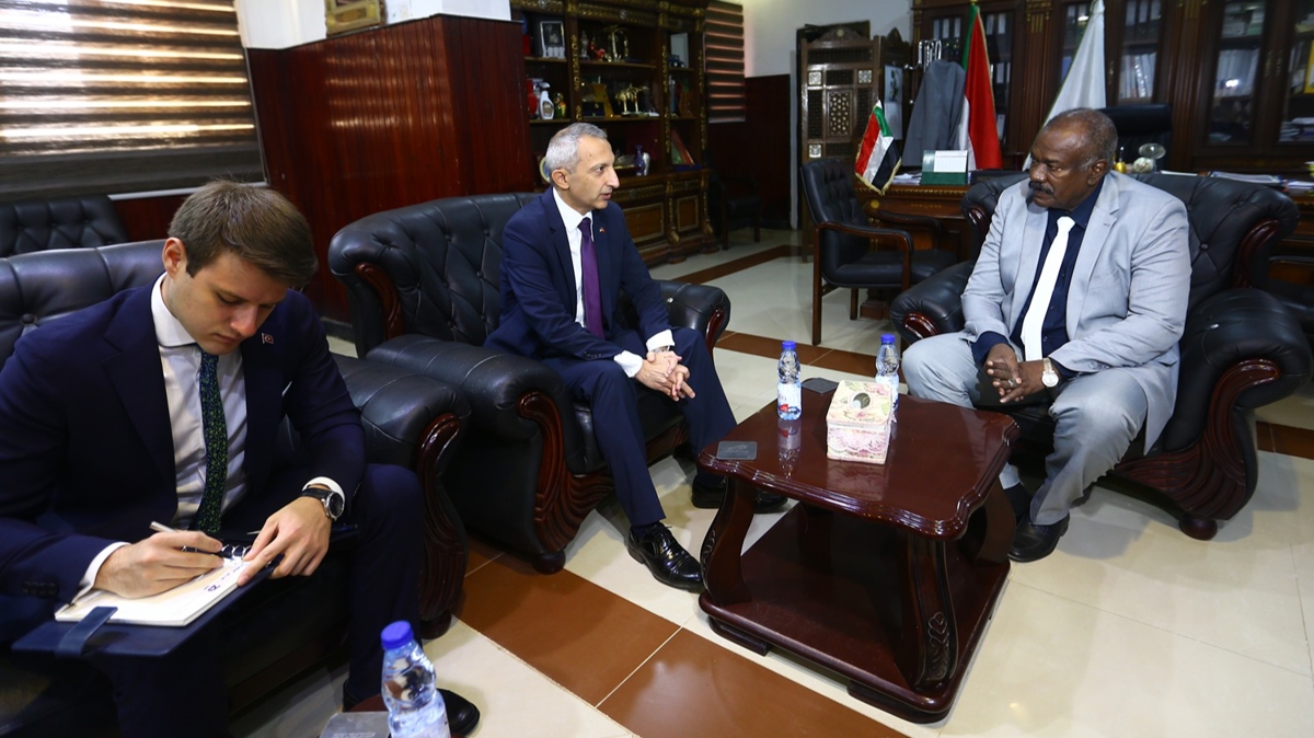 Sudan Tarm Bakan El-Bra, Trkiye'nin Hartum Bykelisi obanolu'nu kabul etti 