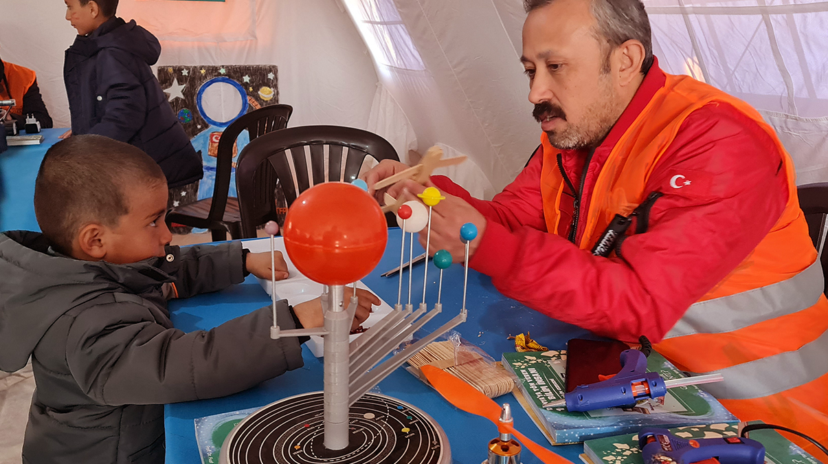 T�rkiye Teknoloji Tak�m� Vakf� �ocuklar�n yan�nda