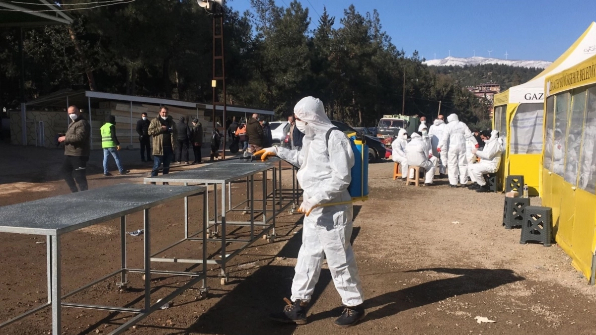 Uzmanlardan deprem sonras� salg�n hastal�k uyar�s�