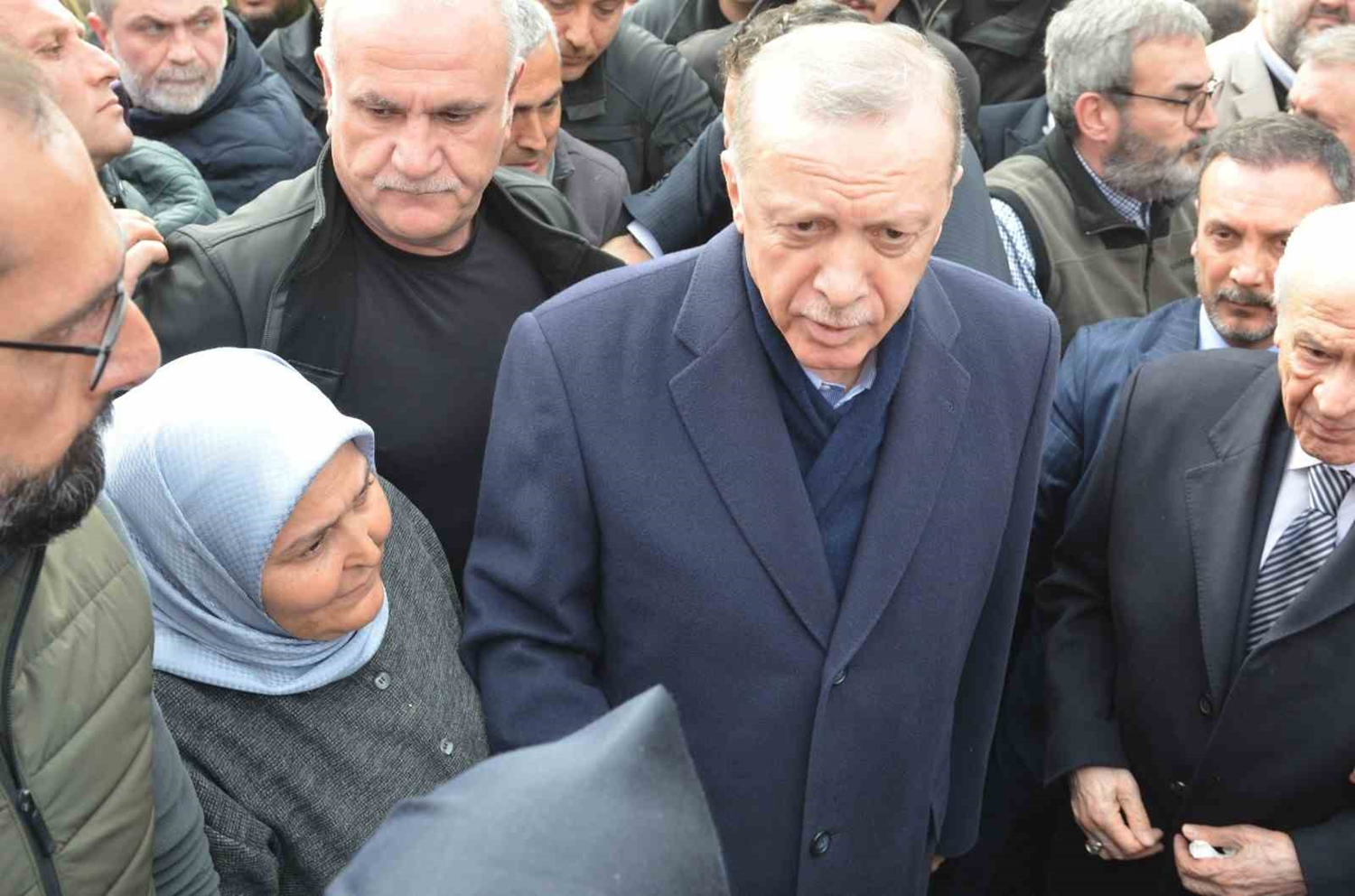 Ba�kan Erdo�an Elbistan'daki konteyner kenti ziyaret etti