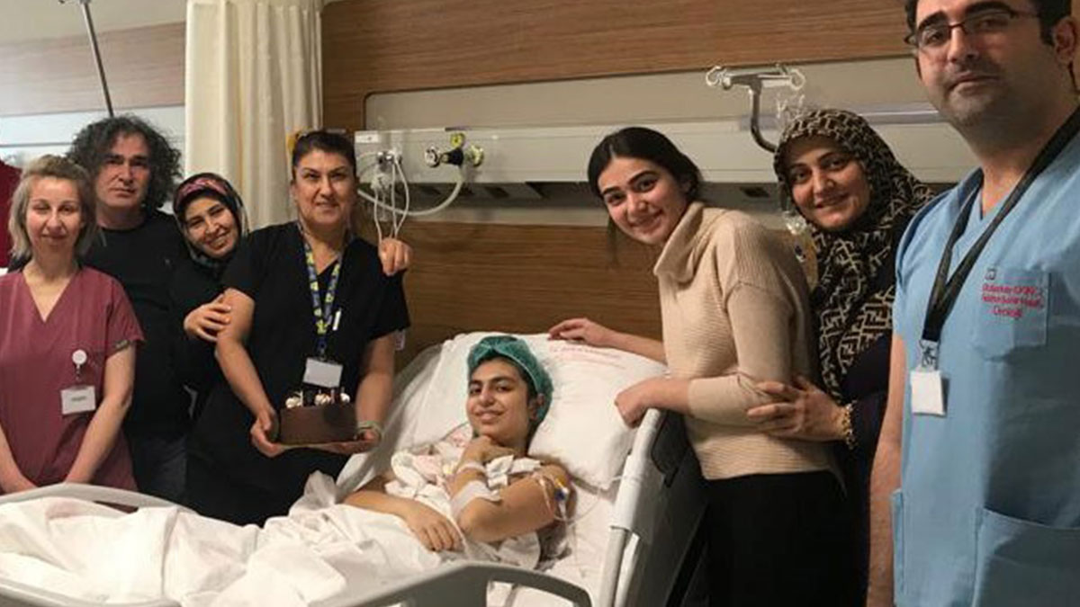 Enkazdan kurtulan Elif Naz: Annemin beni izledi�ini d���n�yorum, o hep benim i�imde