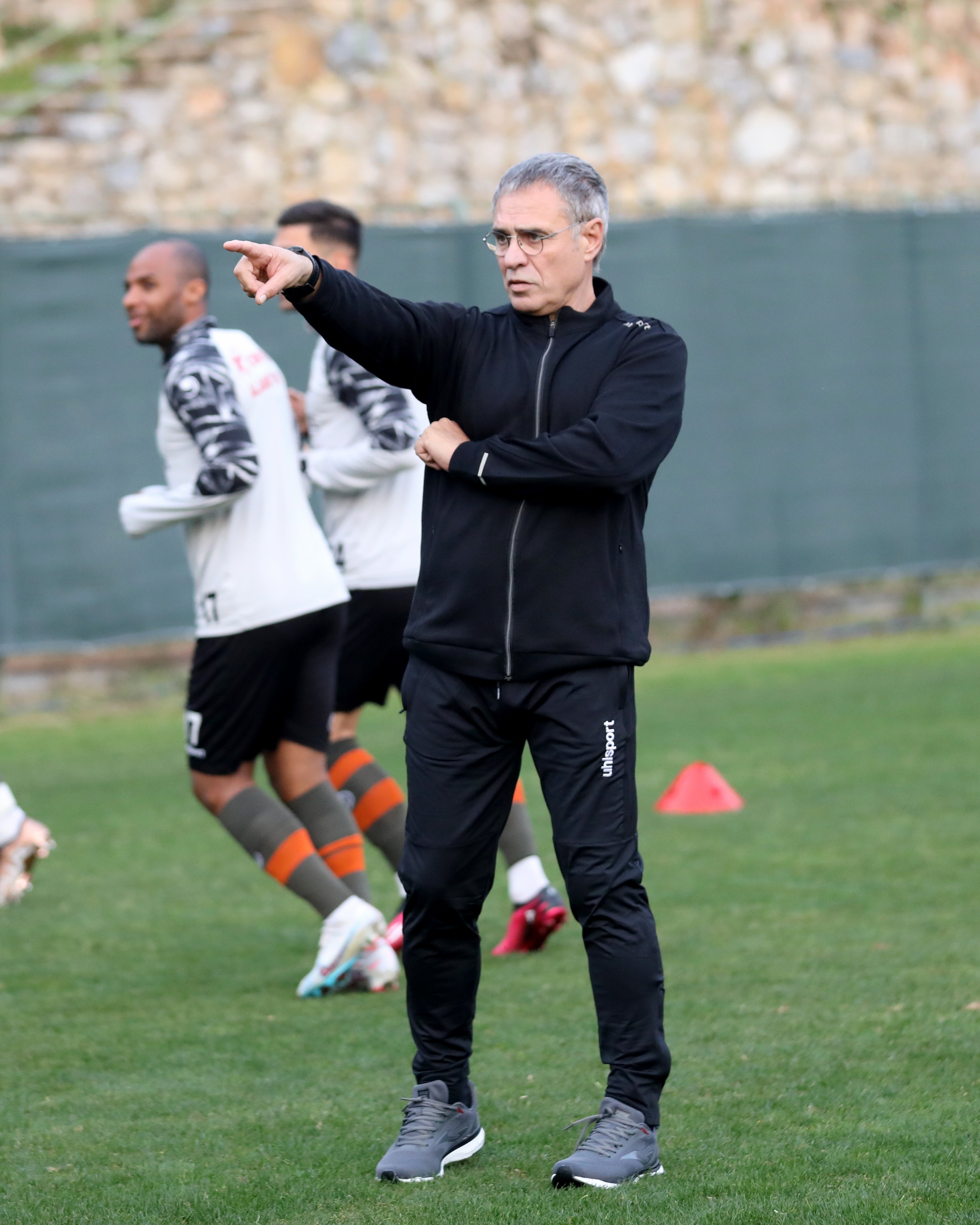 Ersun Yanal, Alanyaspor'un ba��nda ilk antrenman�na ��kt�