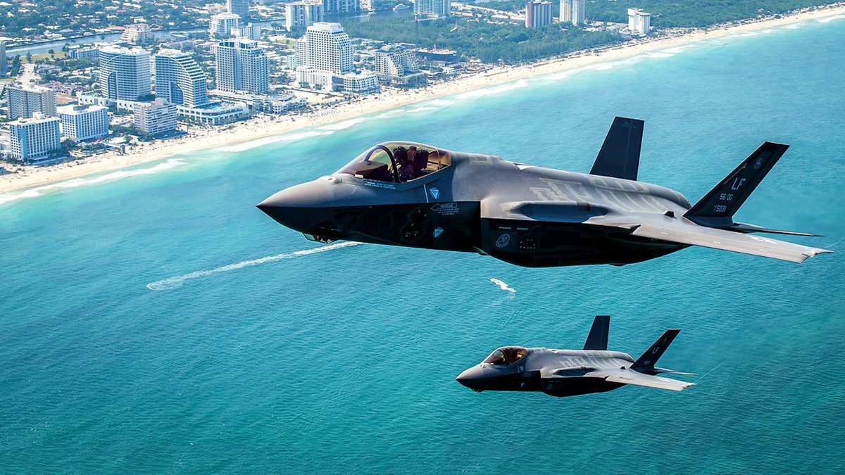 F-35 jetleri i�in kollar s�vand�! 4 y�l s�recek