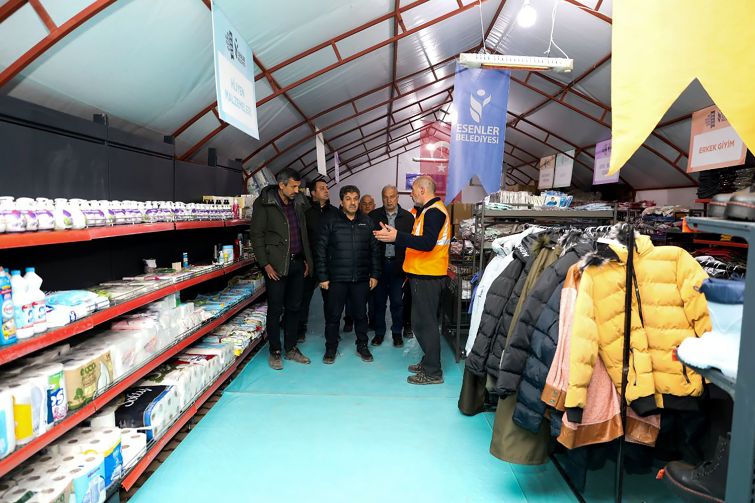 �stanbul'daki belediyelerin depremzedelere destekleri s�r�yor