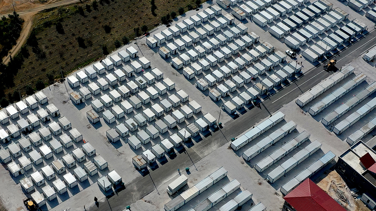 B�y�k y�k�m�n yaralar� sar�l�yor! AFAD: 189 konteyner kent olu�turuldu