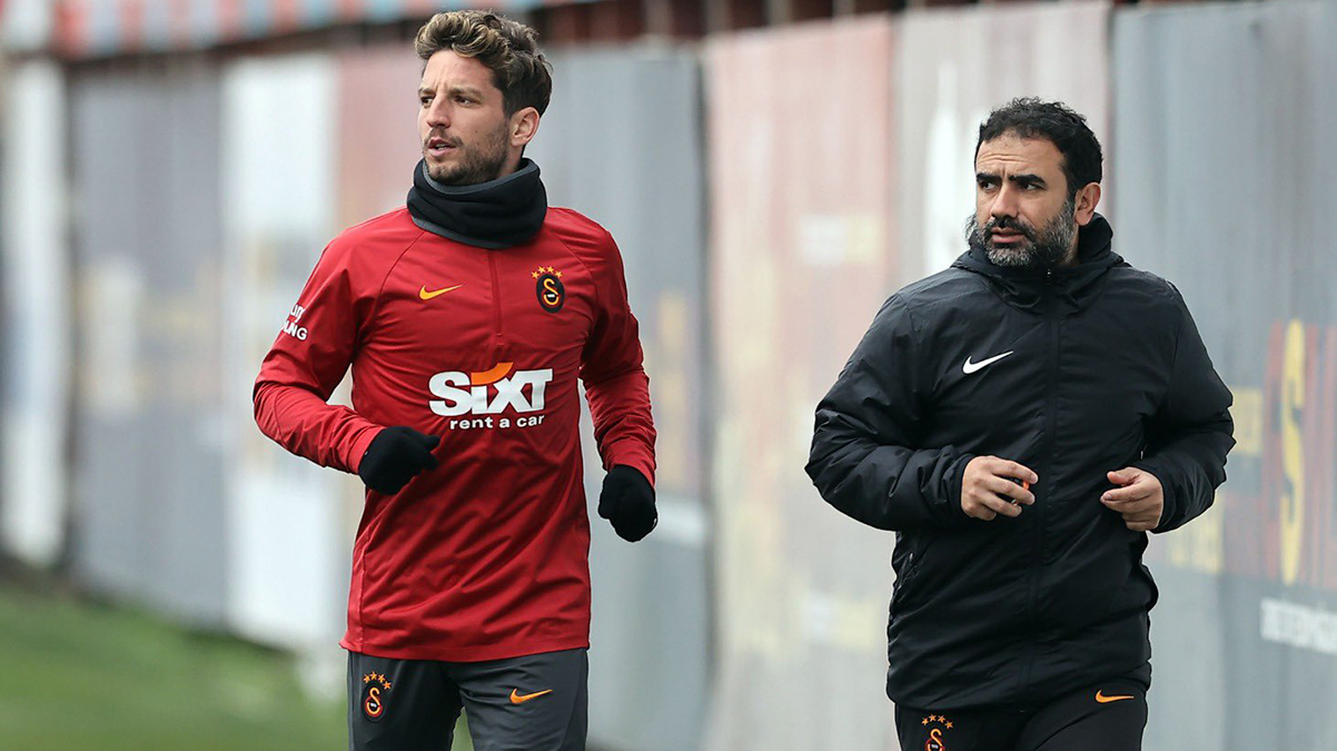 Galatasaray'da Dries Mertens tak�mdan ayr� �al��t�