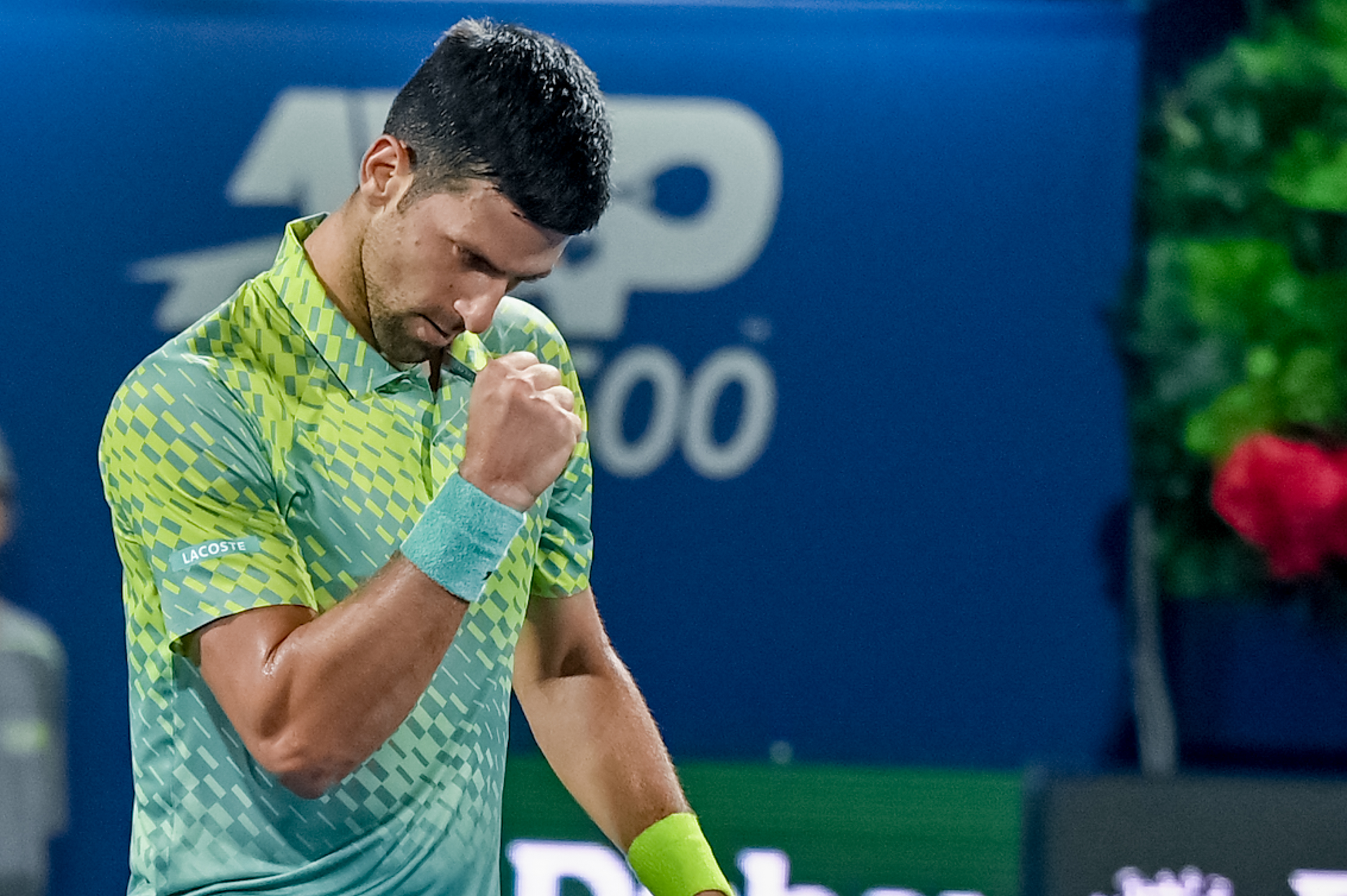 Novak Djokovic, Dubai'de yar� finale y�kseldi