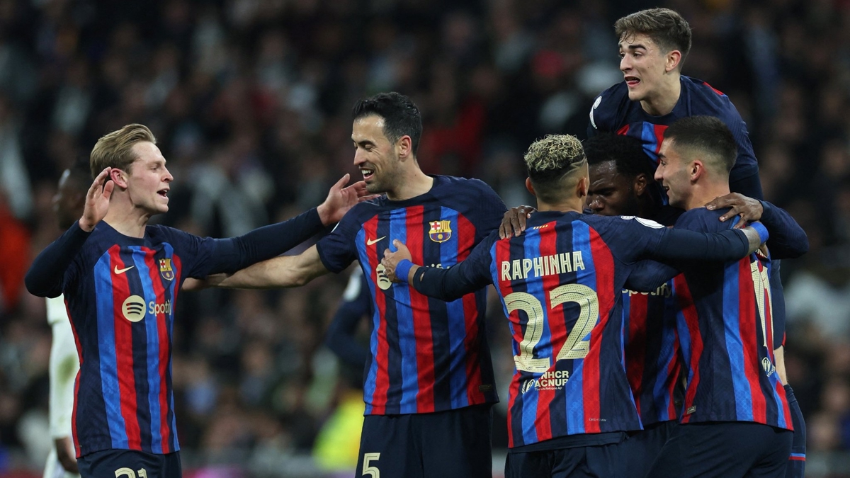 Barcelona deplasmanda Real Madrid'i yenerek avantaj kapt
