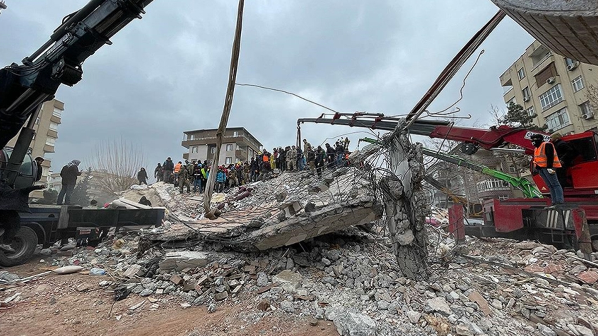 �srail, T�rkiye'deki depremzedeler i�in 630 �ad�r g�nderdi