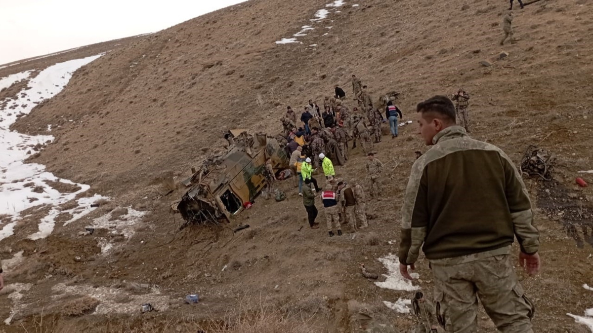 Van'da askeri ara kaza yapt: Yaral askerler var