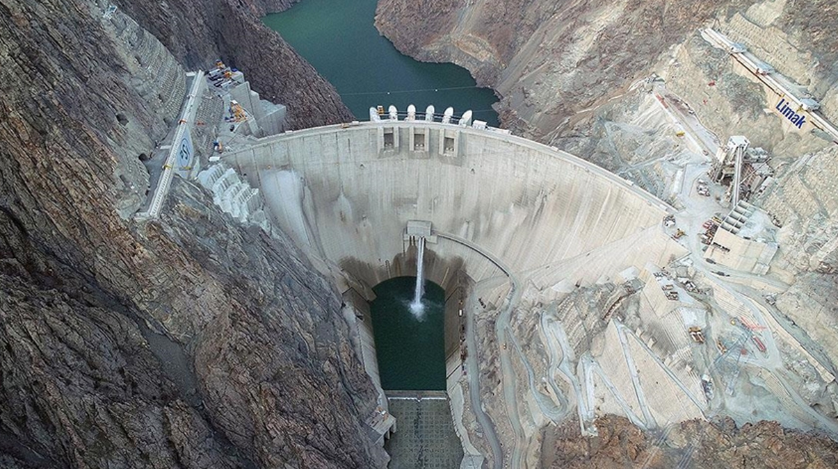 Yusufeli Baraj� ve HES'te su y�ksekli�i 76 metreyi a�t�
