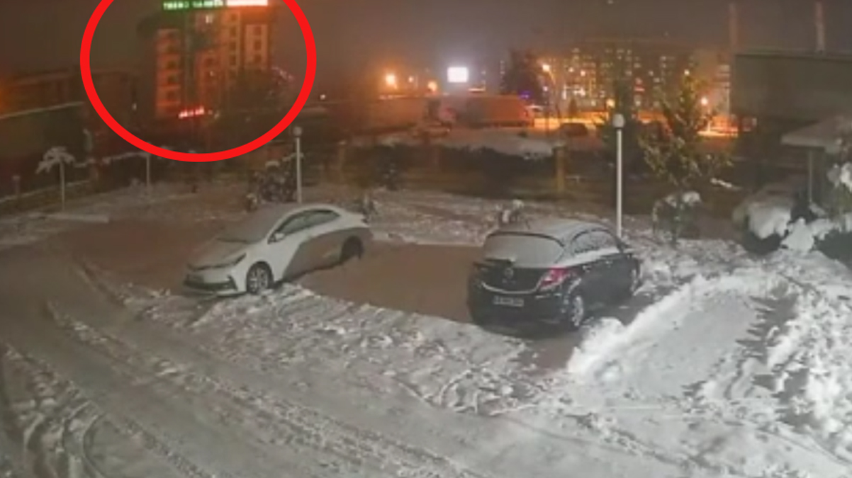 B�y�k depremden 3 dakika sonra ��kt�! Deh�et anlar� g�r�nt�lendi