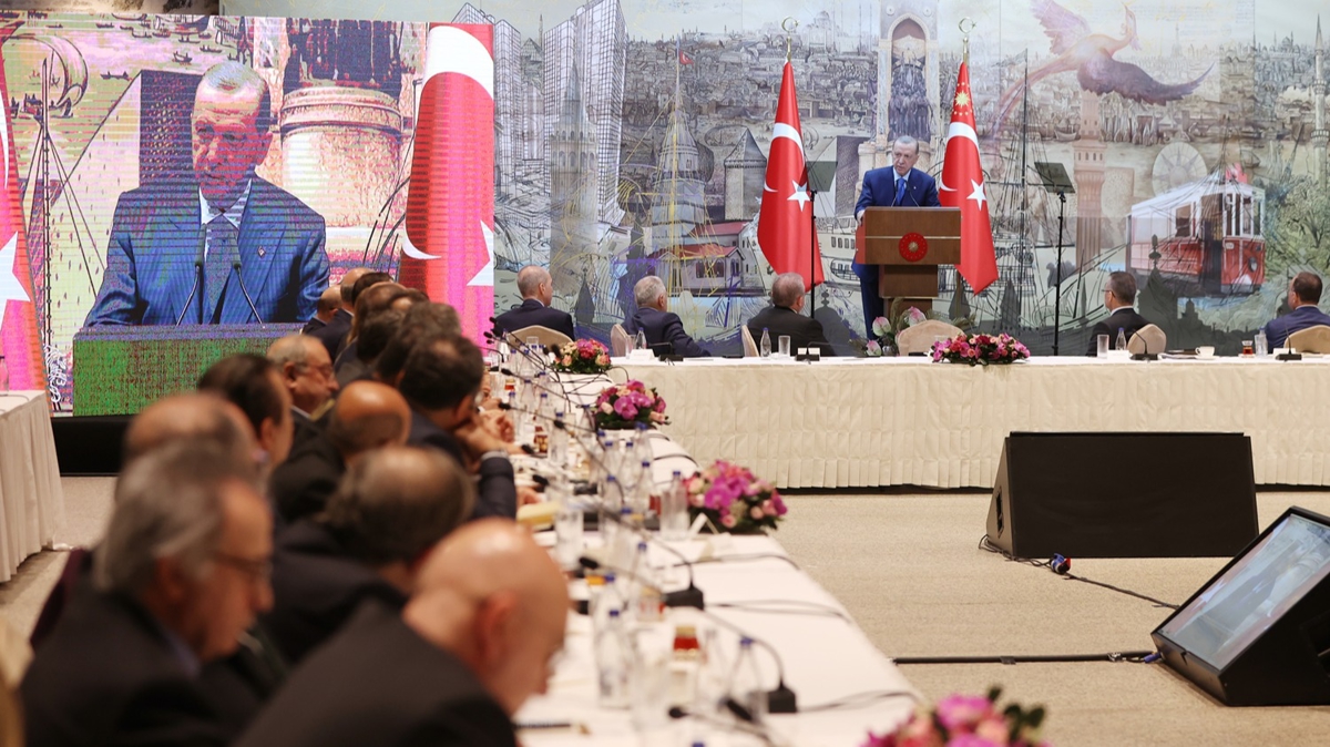 Cumhurbakan Erdoan pe pee paylat... Trkiye Ulusal Risk Kalkan Toplants ve konut dnm aklamas