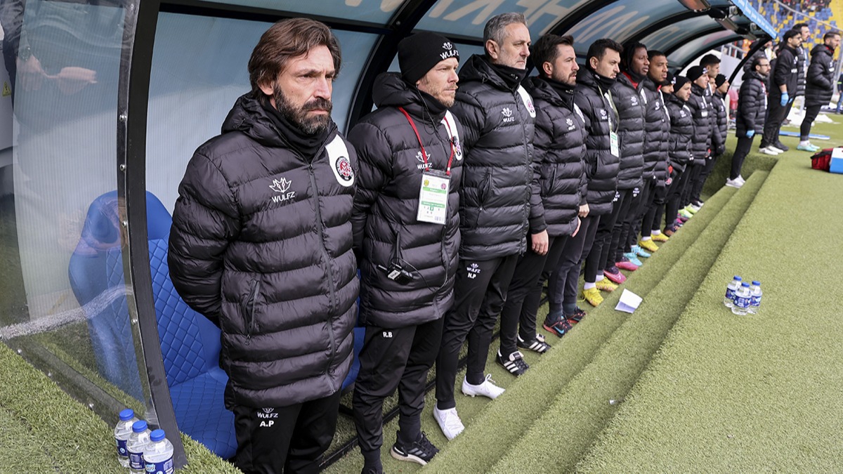 Karagmrk'n hocas Pirlo'dan ilk 11'de 2 deiiklik