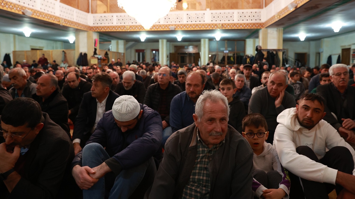  Anadolu'da Berat Kandili dualarla idrak edildi 