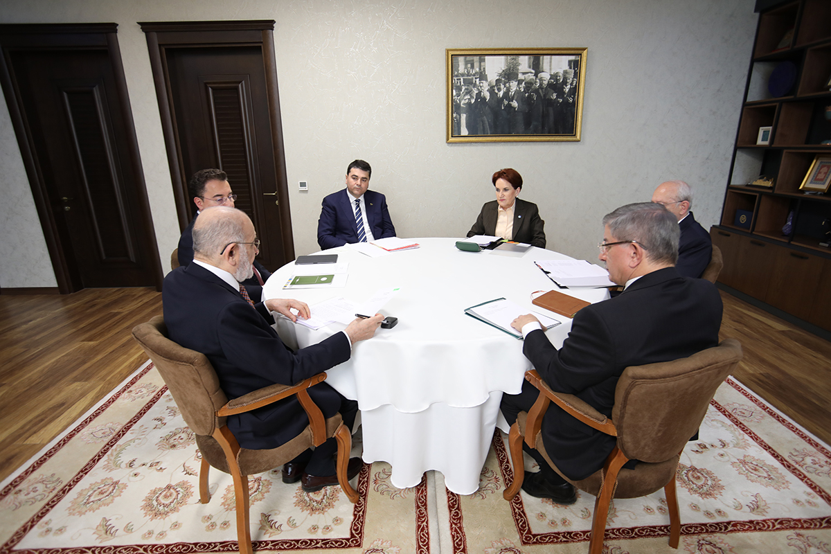 �pleri kopartan toplant�yla ilgili �arp�c� iddia: Yeter art�k sizden �ekti�imiz!