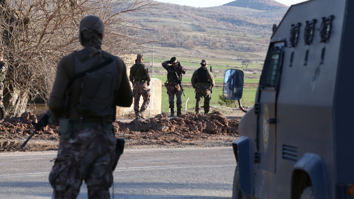 Mardin'de PKK operasyonunda patlayc, mhimmat ve yaam malzemesi bulundu