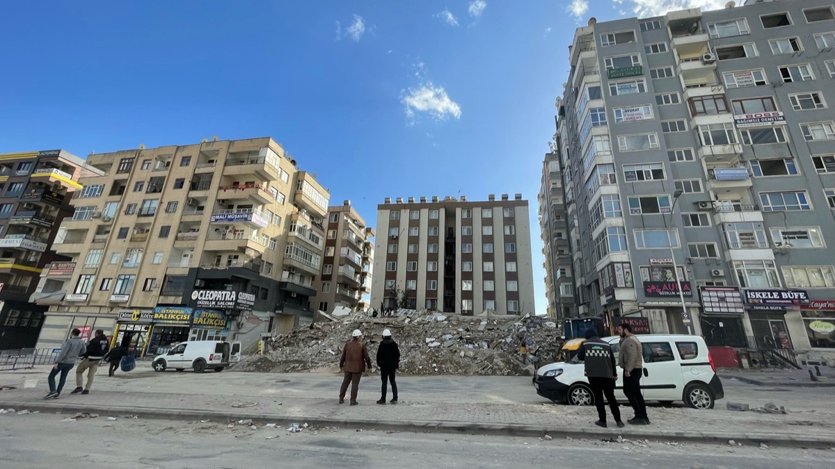 Deprem blgesindeki enkaz kaldrma ilemlerinde ihtiya duyulan kullanlm eyann ithalatna esneklik