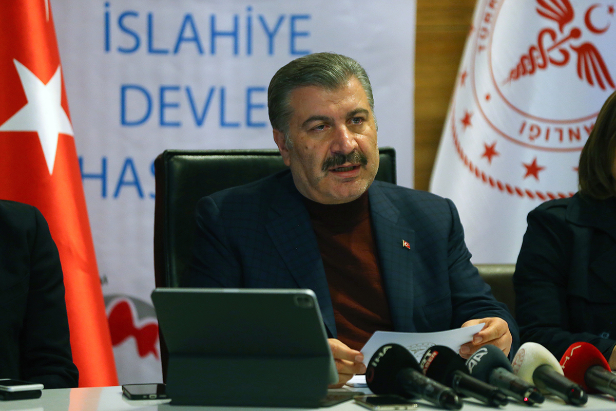 Sa�l�k Bakan� Koca'dan 'salg�n hastal�k' a��klamas�