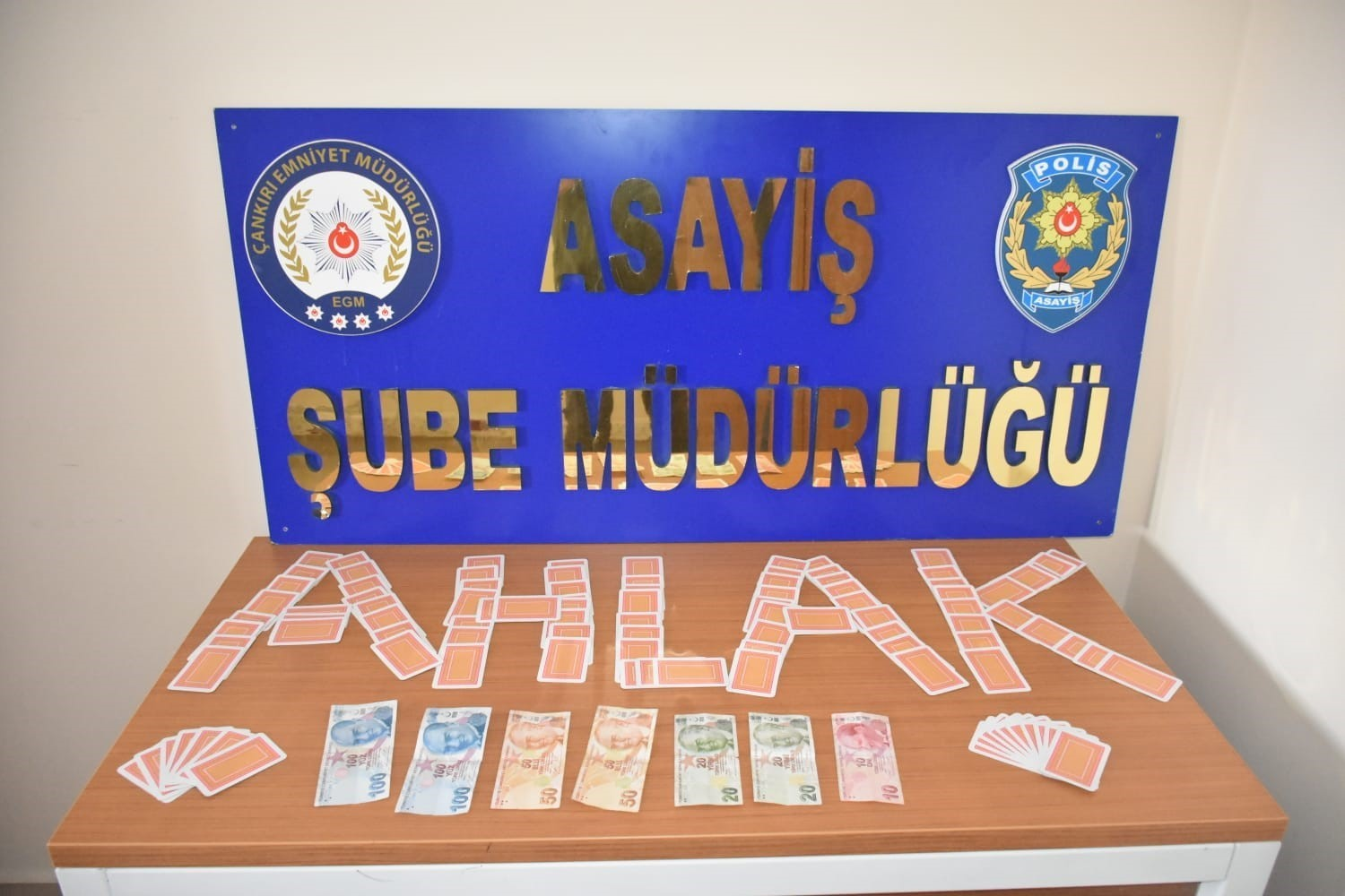 �ank�r�'da kumar oynayan �ah�slara su��st� bask�n