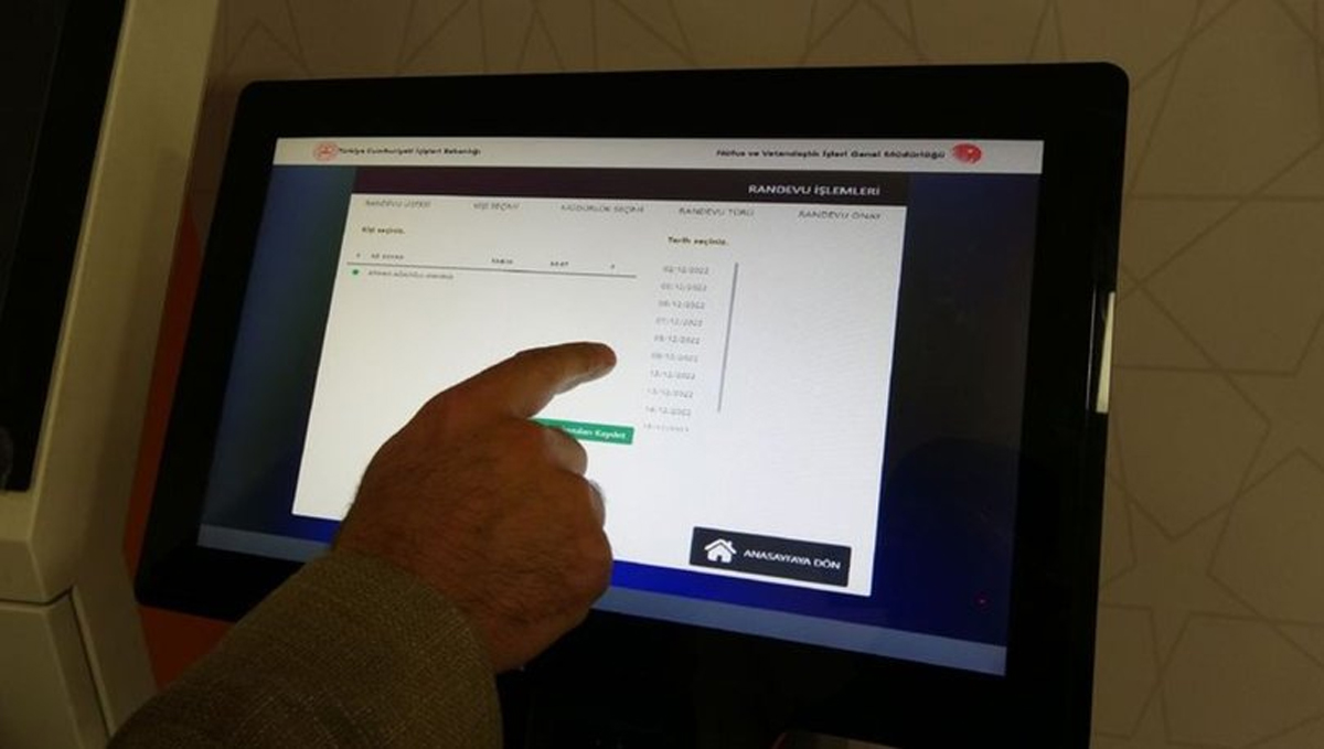 Deprem b�lgesinde oy verme i�lemi! Bakanl�k: �ad�r ve prefabrik evler adres olabilir