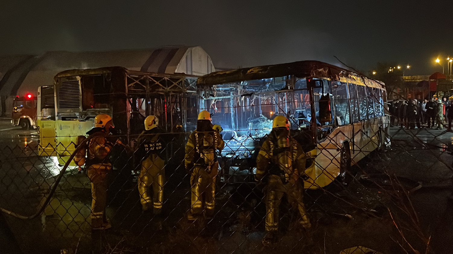 Tuzla'da 3 �ETT otob�s� yand�